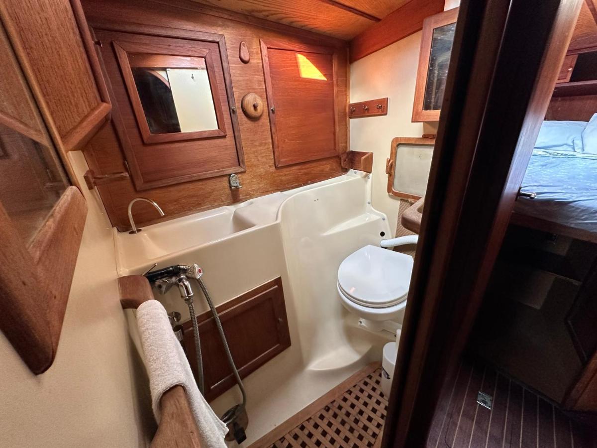 圣阿德里安-德贝索斯 Unique Wooden Sail Yacht + 2 Bikes Included!酒店 外观 照片