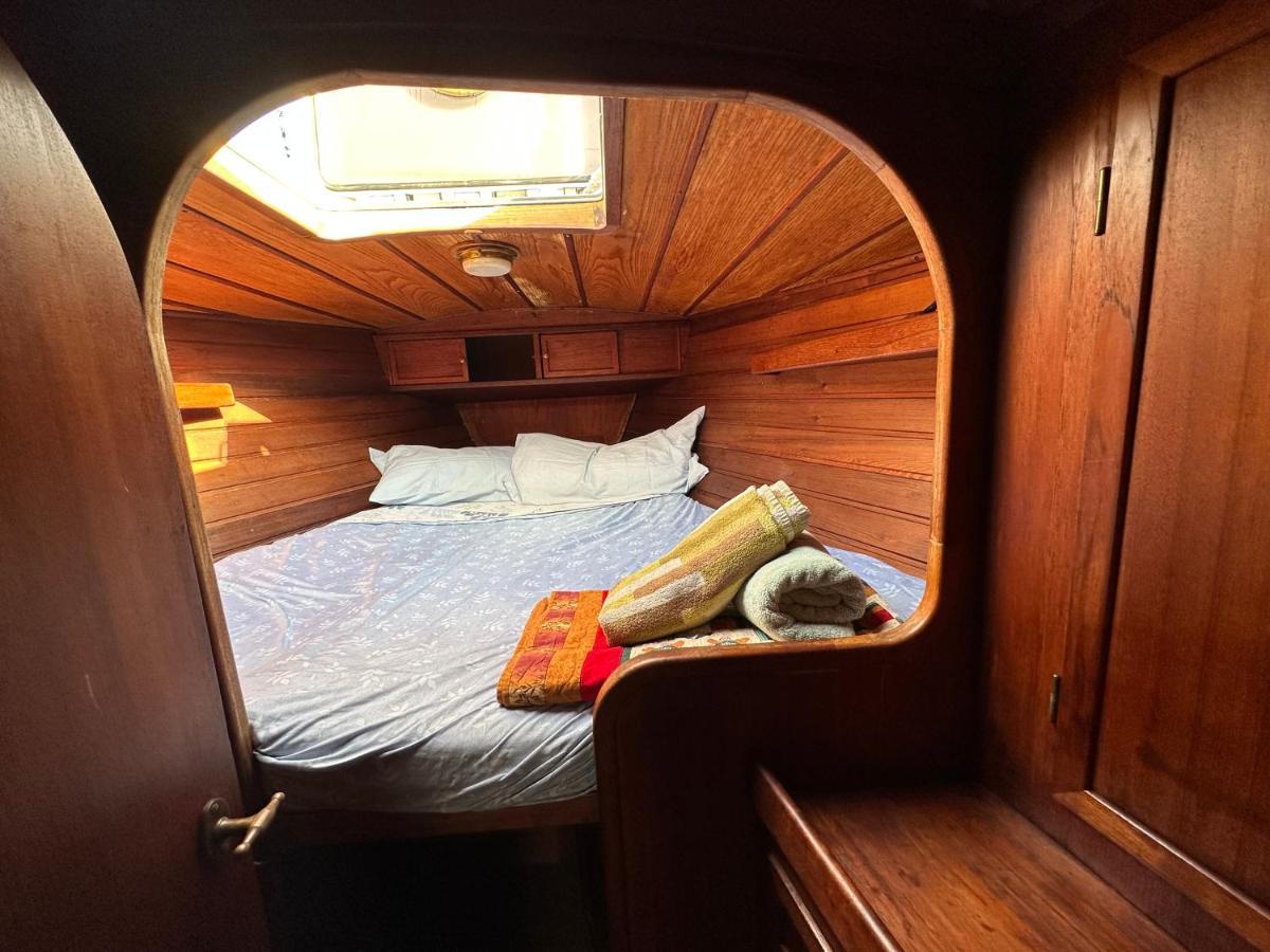 圣阿德里安-德贝索斯 Unique Wooden Sail Yacht + 2 Bikes Included!酒店 外观 照片